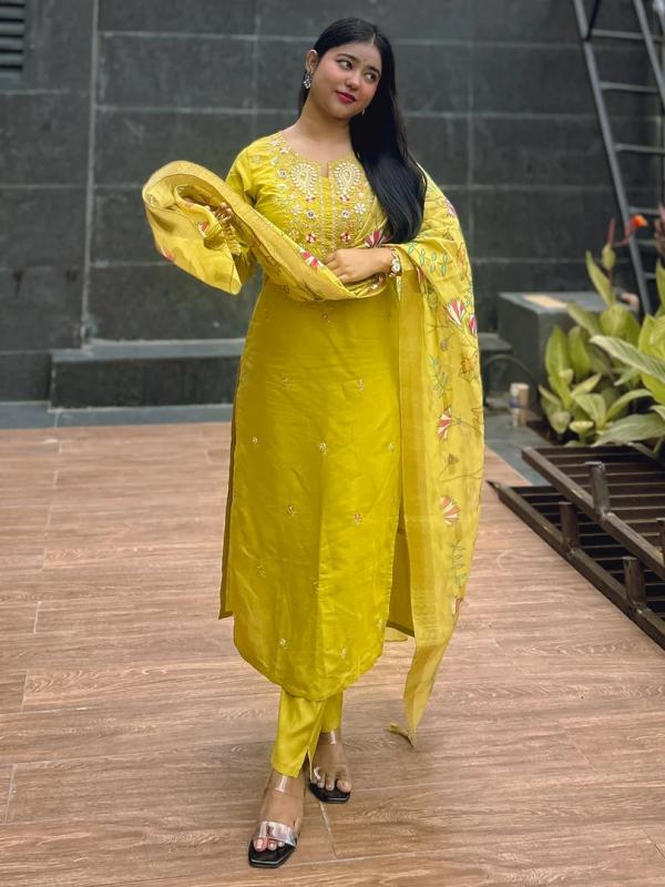 VP 9740 L Viscose Rayon Kurta with Trousers & Dupatta Suits